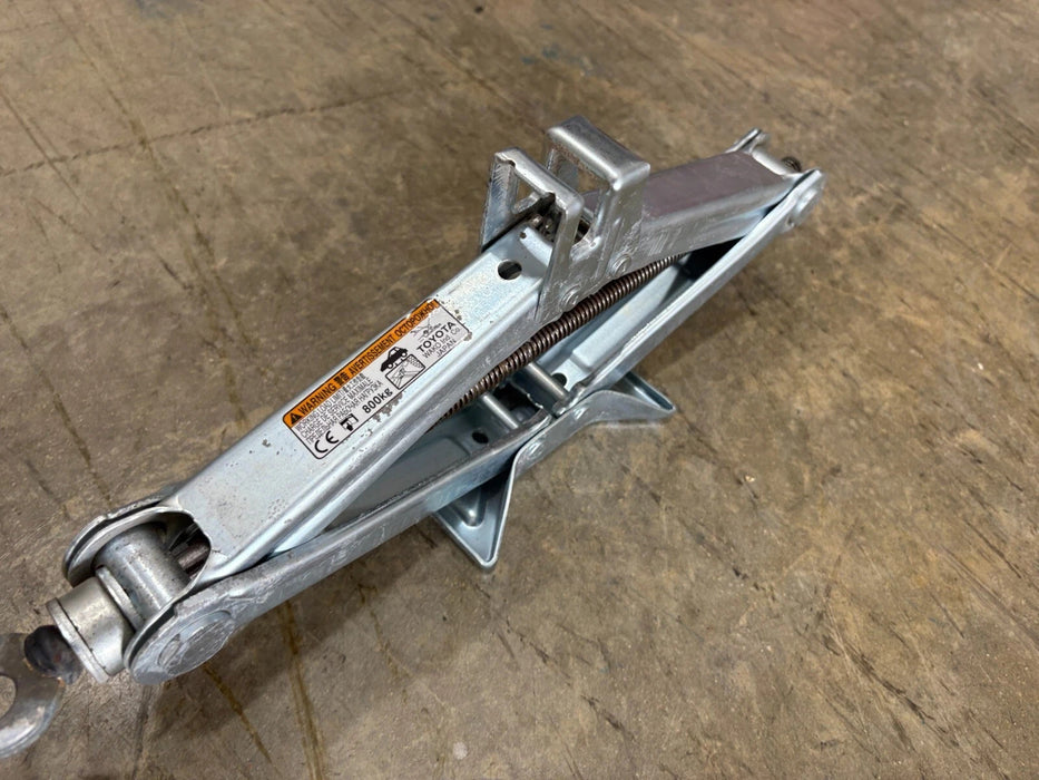 Original OEM, 2016-2022 Toyota Prius Jack Assembly, 800 kg