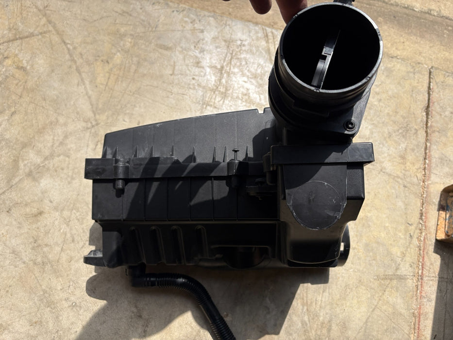 2015 2016 2017 2018 AUDI Q3 2.0L Air Intake Cleaner Filter Housing 5N0129607 OEM