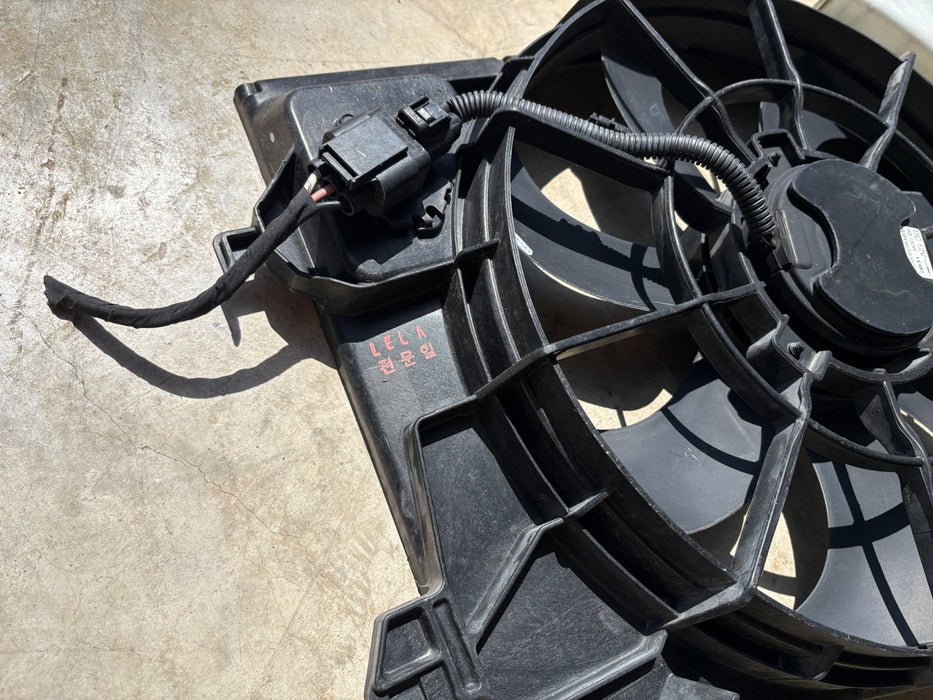 2013 - 2017 Hyundai Veloster 1.6L Radiator Fan Motor Fan Assembly OEM