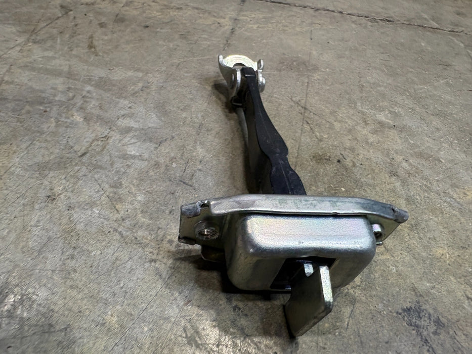 2014 - 2020 MITSUBISHI OUTLANDER REAR LEFT DOOR CHECK STRAP STOP STOPPER OEM