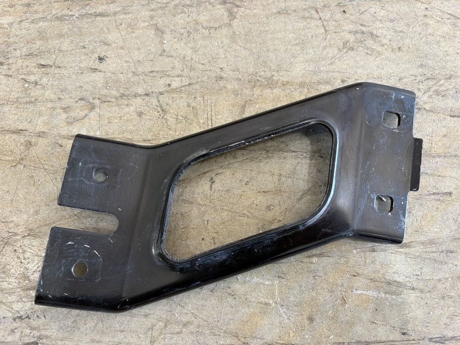 2019-2024 Chevrolet Silverado 1500 2.7L INTERCOOLER RIGHT SIDE MOUNT BRACKET OEM