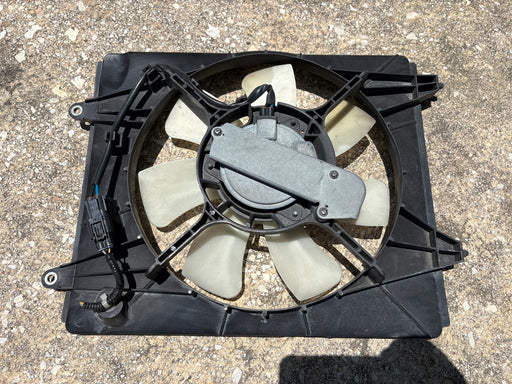 2015-2016 Honda CR-V 2.4L Condenser Fan Motor Right Side Fan Assembly OEM