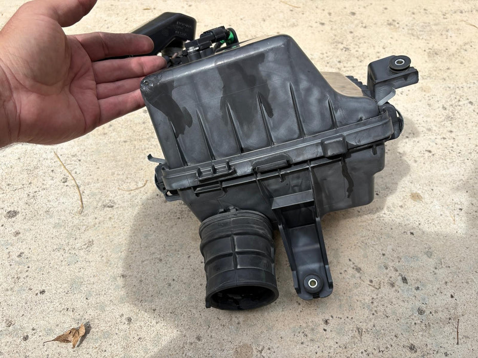 2016-2022 Honda HRV HR-V 1.8L Air Cleaner Intake Filter Box Assembly OEM