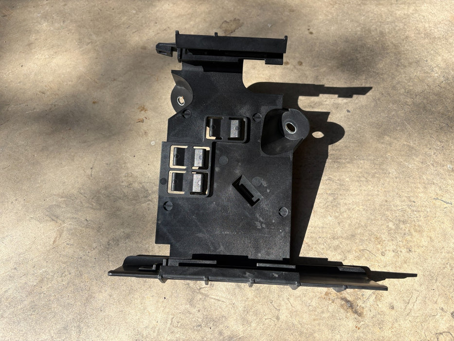 2019 - 2025 AUDI Q3 ECU ENGINE CONTROL MODULE UNIT MOUNT BRACKET 5QA906507B OEM