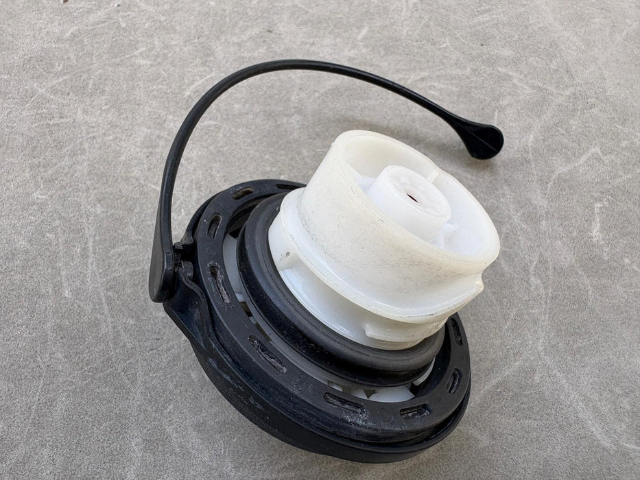 2015  - 2019 Kia Optima Fuel Gas Tank Cap OEM