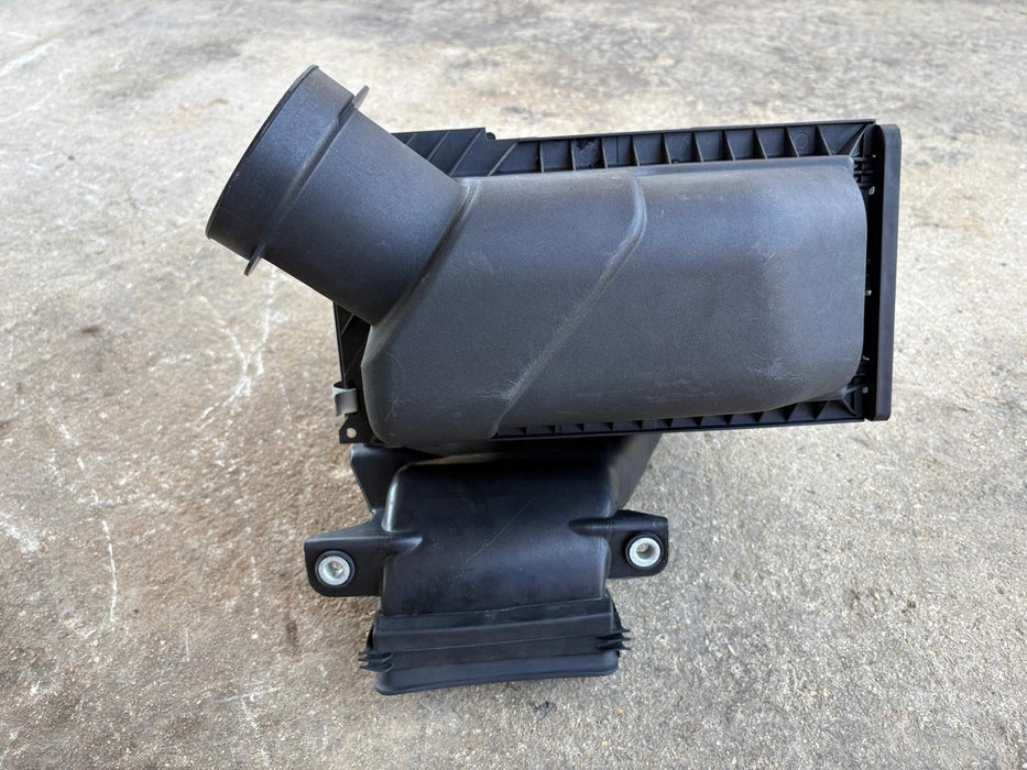 2013-2019 Ford Taurus 3.5L Without Turbo Air Cleaner Intake Box OEM