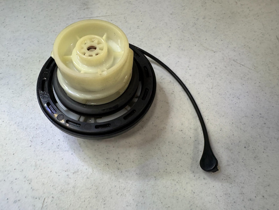 2017 - 2020 KIA RIO FUEL FILLER TANK CAP GAS LID OEM
