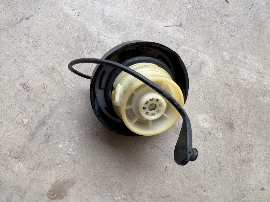 2007 Dodge Caliber & Jeep Patriot Compass Fuel Filler Gas Tank Cap OEM