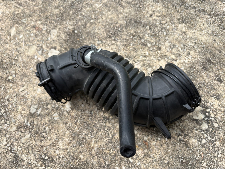 2019 2020 2021 2022 Hyundai Accent Air Cleaner Air Intake Hose OEM 28140-H9600