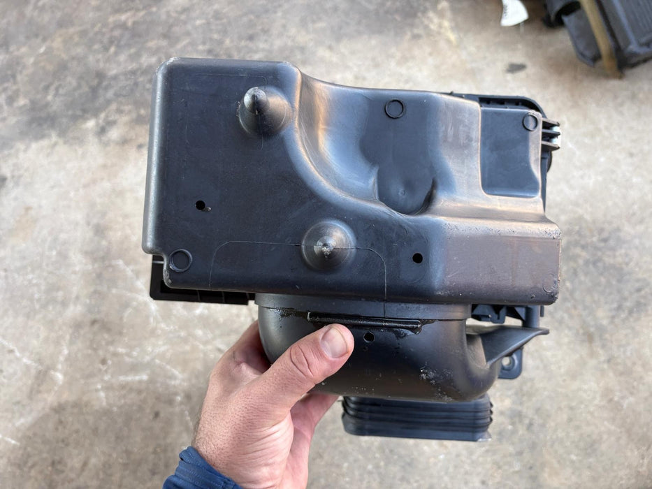 2013-2019 Ford Taurus 3.5L Without Turbo Air Cleaner Intake Box OEM