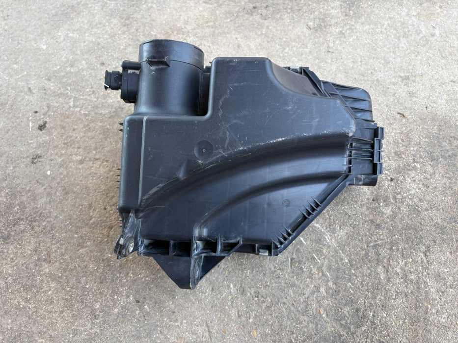 2013 - 2018 BMW X4 AIR INTAKE CLEANER BOX ASSEMBLY OEM