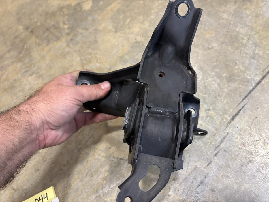 2020-2022 TOYOTA COROLLA FRONT LEFT SIDE TRANSMISSION MOUNT BRACKET OEM