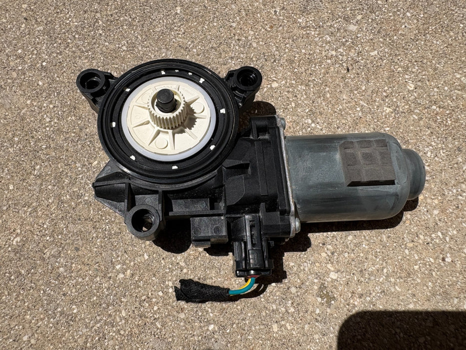 2022 - 2025 HYUNDAI TUCSON REAR LEFT DOOR WINDOW REGULATOR MOTOR 83450N9000 OEM