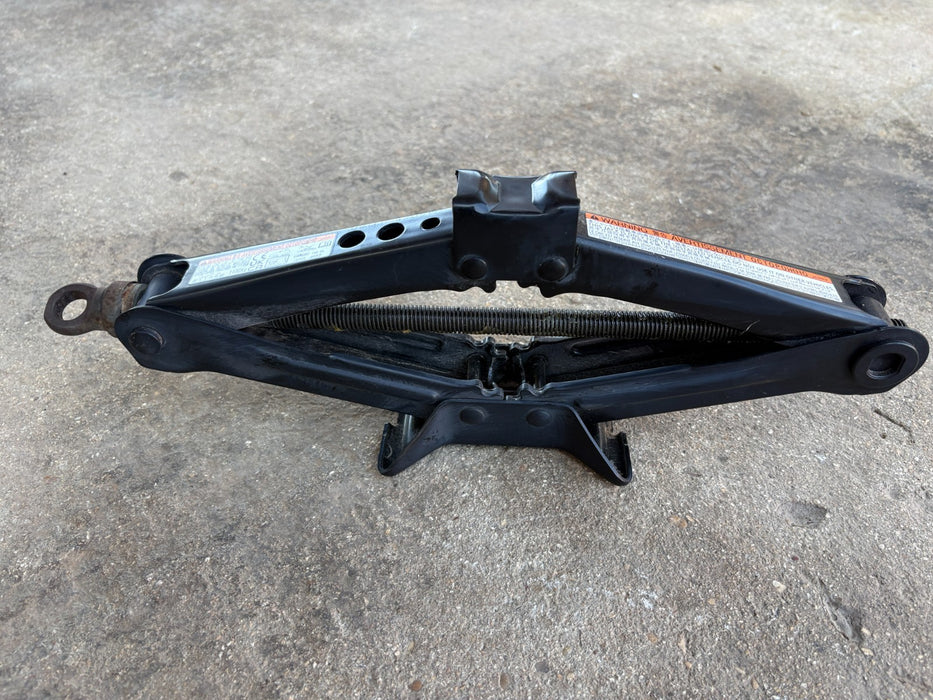 2019 - 2025 TOYOTA COROLLA JACK LIFT OEM 09111-47051