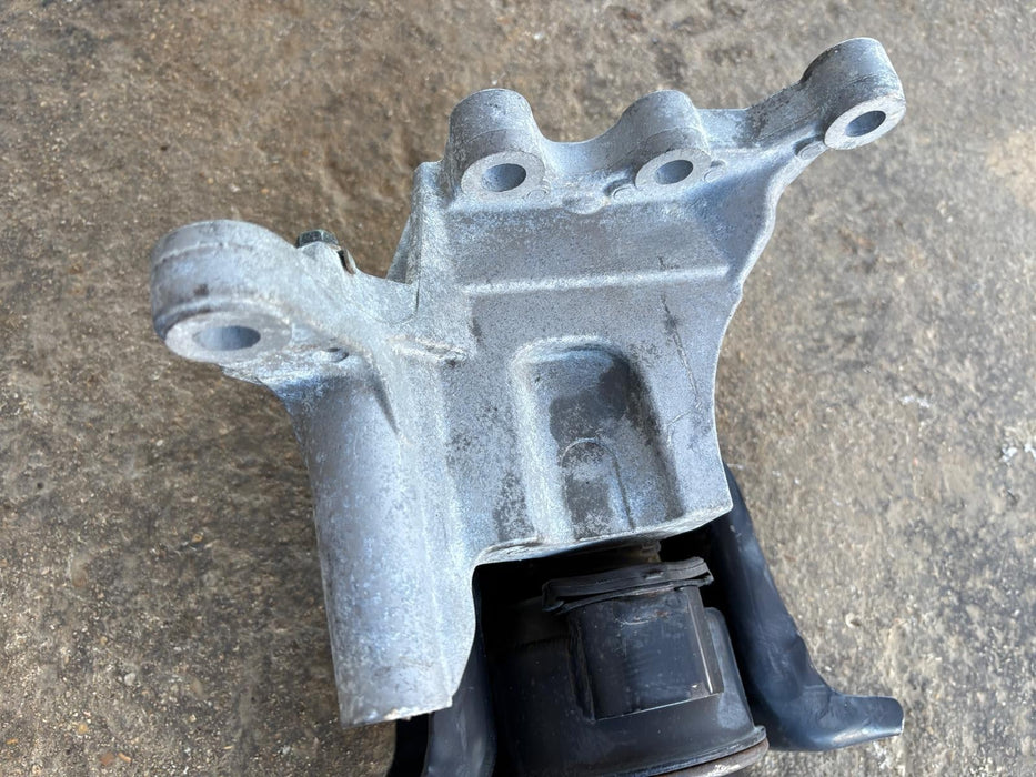 2013-2019 Nissan Sentra Engine Mount Right Passenger Insulator Bracket OEM