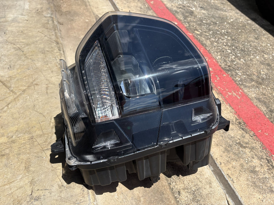 2019 - 2020 Hyundai Santa Fe Halogen Driver Left Side Headlight OEM