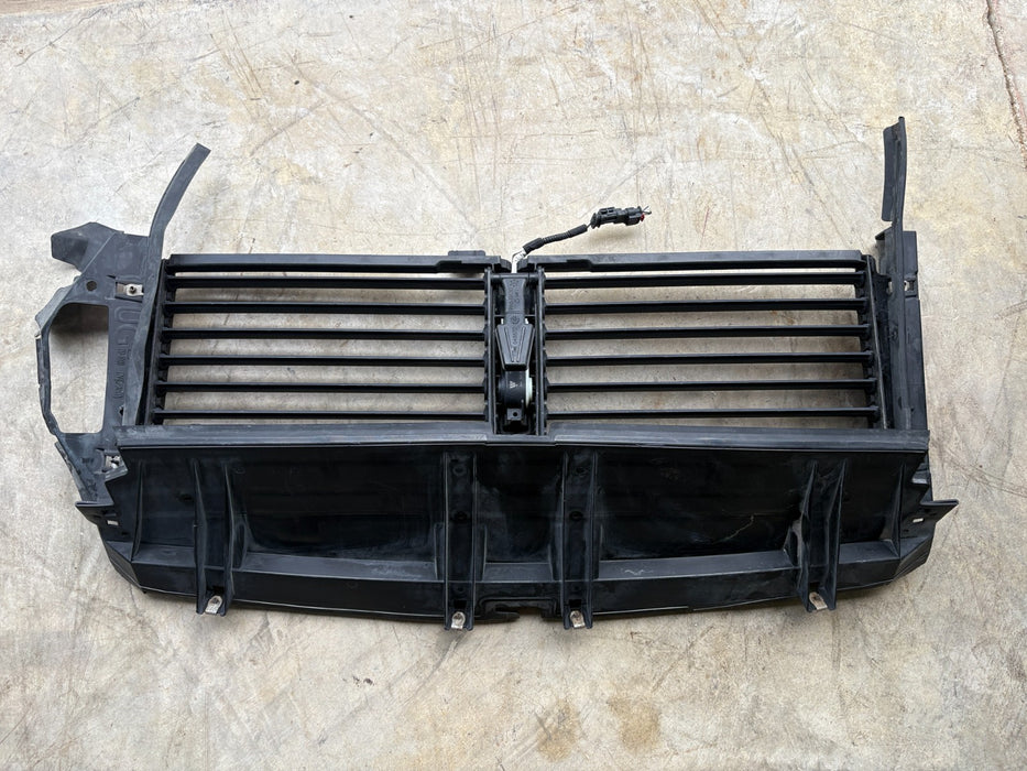 2018 - 2021 GMC TERRAIN RADIATOR AIR DUCT ACTIVE GRILLE AIR SHUTTER OEM