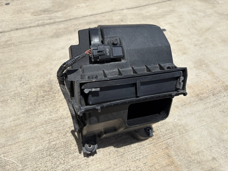 2016-2018 Kia Sorento 3.3L ENGINE AIR CLEANER INTAKE FILTER HOUSING BOX OEM