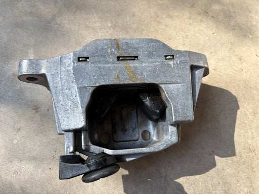 2015-2021 JEEP RENEGADE 2.4L ENGINE MOTOR RIGHT MOUNT SUPPORT BRACKET OEM