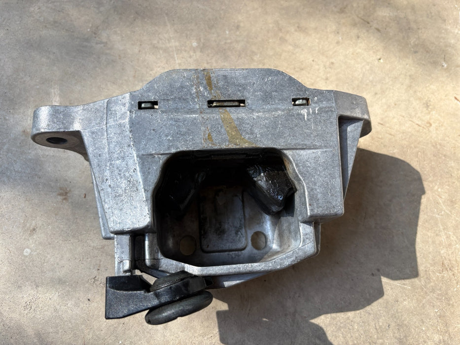 2015-2021 JEEP RENEGADE 2.4L ENGINE MOTOR RIGHT MOUNT SUPPORT BRACKET OEM