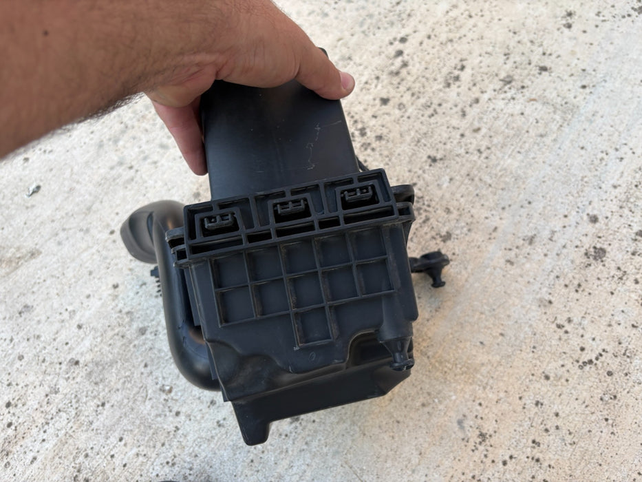 2013-2016 Ford Escape 2.5L Air Cleaner Air Intake Box Assembly OEM