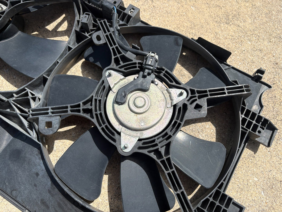 2011 - 2012 Mitsubishi Outlander Sport 2.0L Radiator Fan Motor Fan Assembly OEM