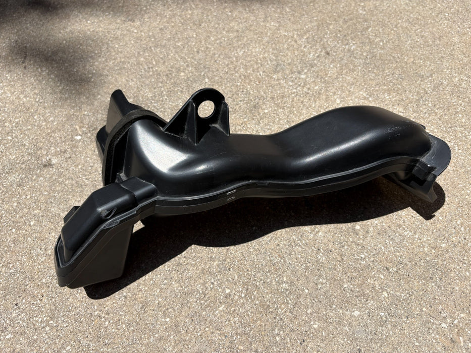2018 - 2024 Nissan Kicks Air Intake Hose Inlet Tube Duct Assembly Center Lower