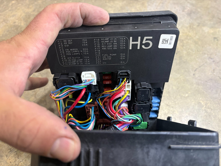 2013 - 2019 Nissan Sentra Fuse Box Engine Fuse Box OEM