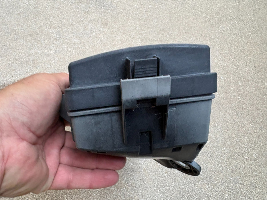 2018 - 2023 Volkswagen Atlas 3.6L Fuse Box Engine Compartment OEM