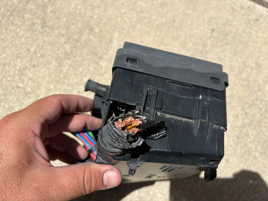 2013 - 2019 Ford Escape 1.5L Fuse Box Engine OEM