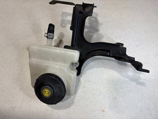 2017 2018 2019 Honda CR-V Master Cylinder Brake Fluid Reservoir OEM