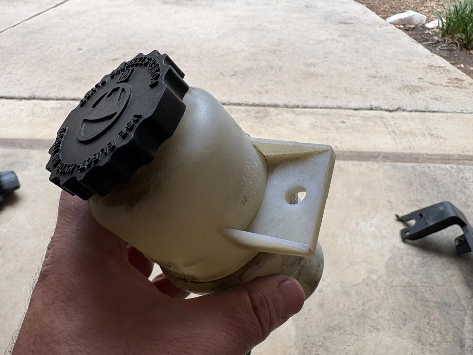 OEM, 2012-2015 Jeep Grand Cherokee 3.6L Power Steering Fluid Reservoir Bottle