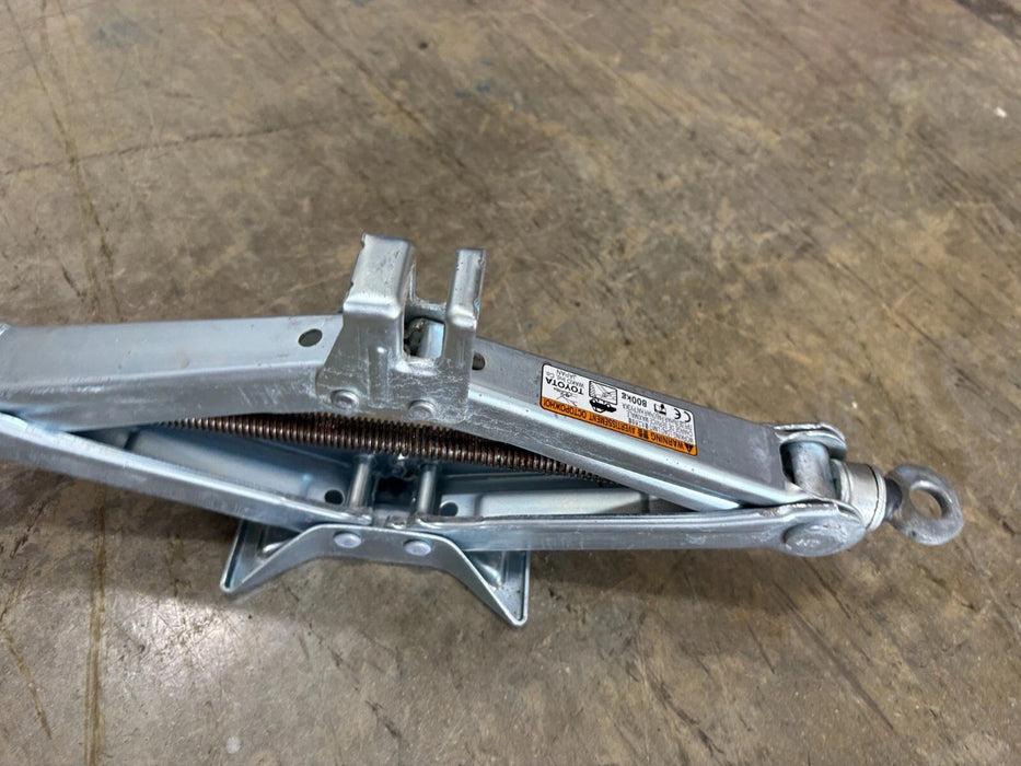 Original OEM, 2016-2022 Toyota Prius Jack Assembly, 800 kg