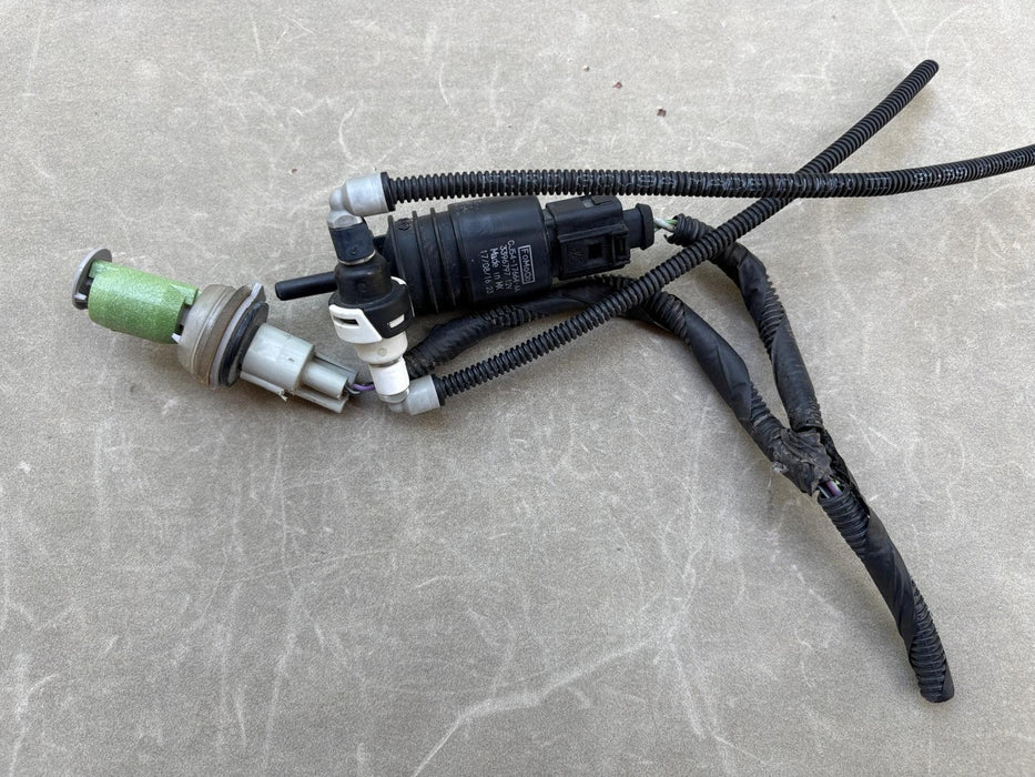 2013-2019 FORD ESCAPE WINDSHIELD WASHER RESERVOIR MOTOR PUMP CJ54-17664-AA OEM