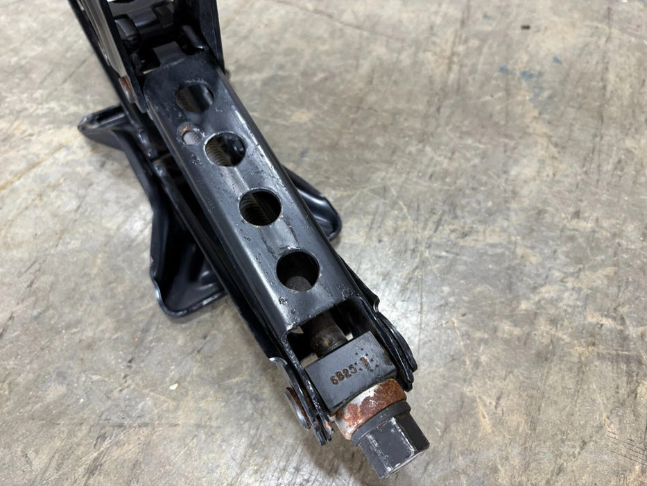 OEM, 2007-2017 GMC Acadia, Traverse Spare Tire Jack 1,590 Kg #23299199