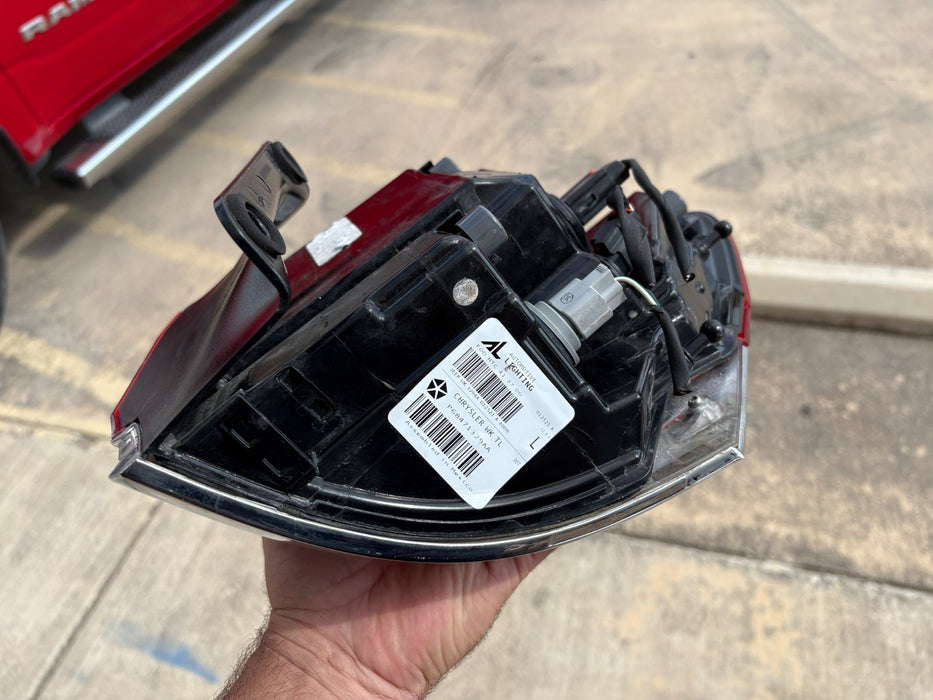2020-2022 JEEP GRAND CHEROKEE Left Driver Side Outer Taillight P68471329AA OEM