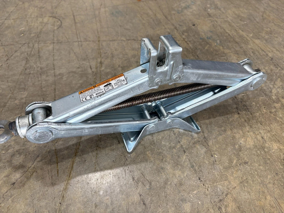Original OEM, 2016-2022 Toyota Prius Jack Assembly, 800 kg