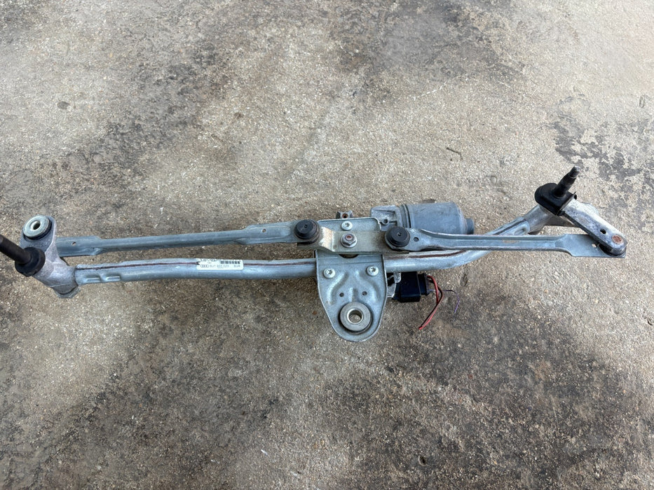 2015-2018 AUDI Q3 FRONT WINDSHIELD WIPER TRANSMISSION LINKAGE W/ MOTOR OEM