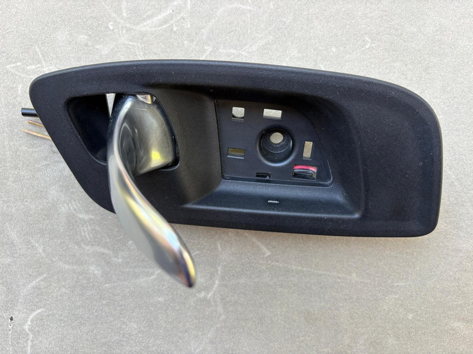 2015-2023 CHRYSLER 300 FRONT LEFT SIDE INTERIOR DOOR HANDLE OEM