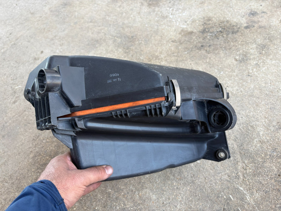 2013 - 2018 BMW X4 AIR INTAKE CLEANER BOX ASSEMBLY OEM