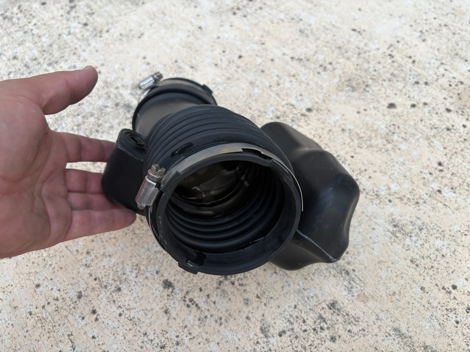2009 - 2011 CHEVROLET TRAVERSE 3.6L AIR INLET INTAKE DUCT TUBE HOSE OEM