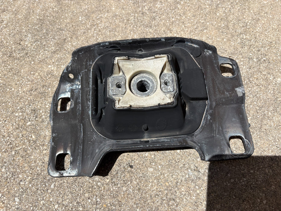 2017 - 2019 Ford Escape 1.5L Driver Left Transmission Mount AV61-7M121-EA OEM