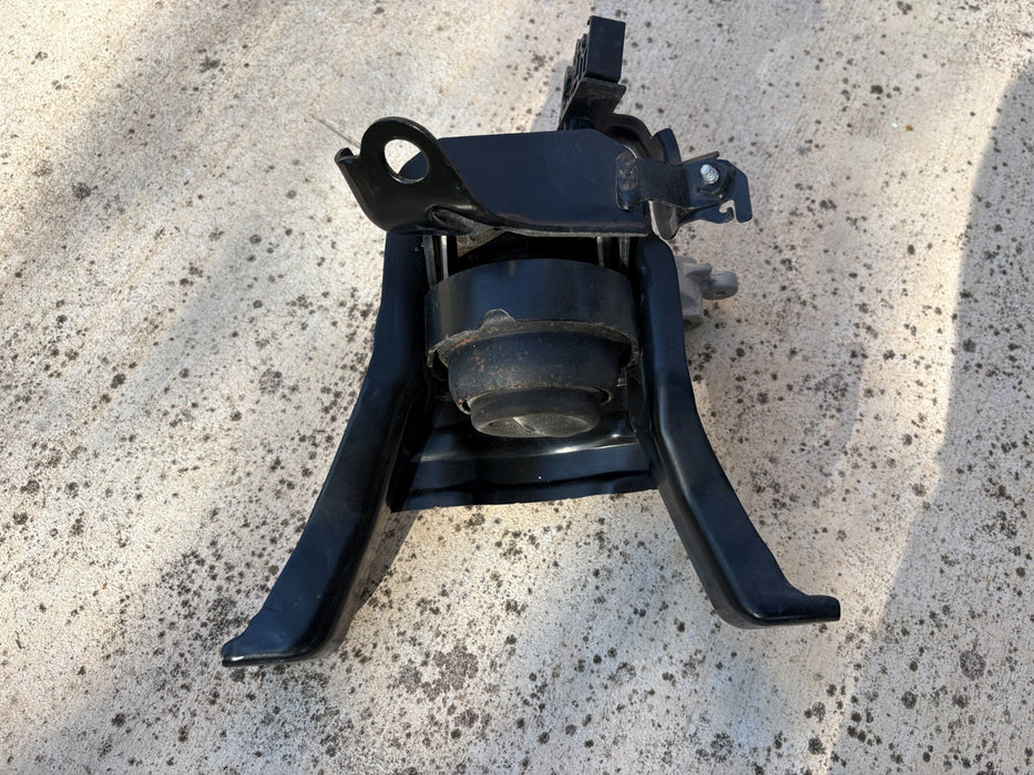 2020-2024 TOYOTA COROLLA ENGINE MOTOR RIGHT SIDE MOUNT SUPPORT BRACKET OEM