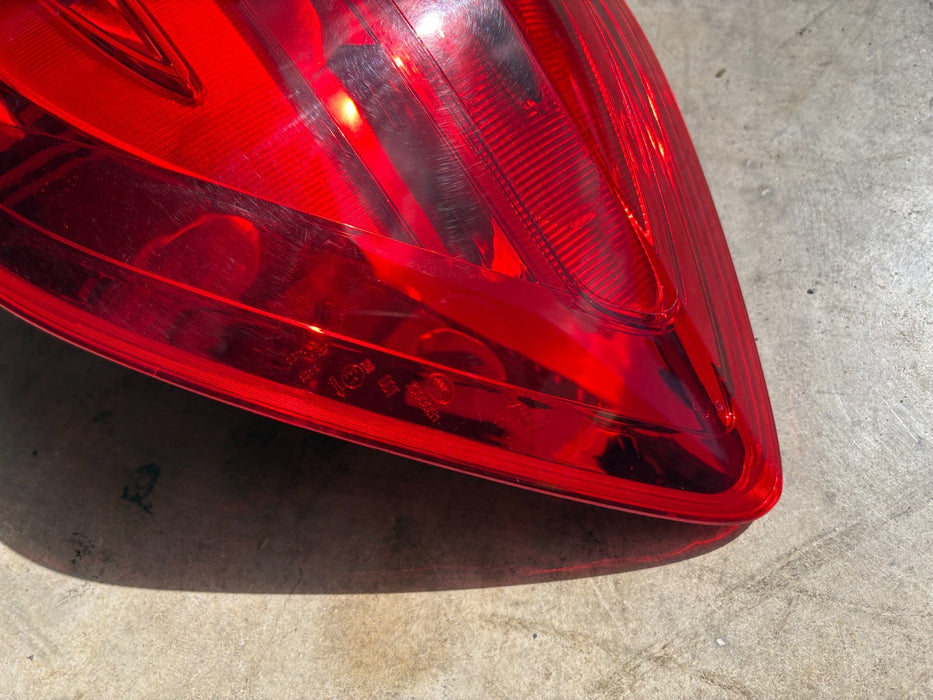2014-2016 MERCEDES-BENZ GL550 REAR RIGHT SIDE QUARTER MOUNT TAIL LIGHT LAMP OEM