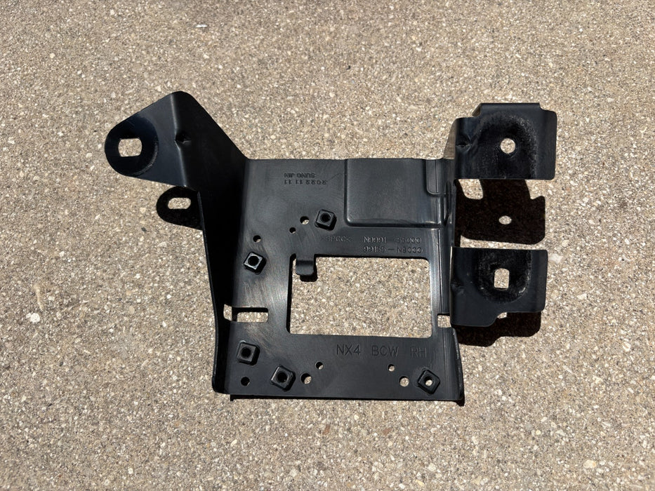 2022 - 2025 HYUNDAI TUCSON RIGHT BLIND SPOT SENSOR BRACKET N9991—55000 OEM