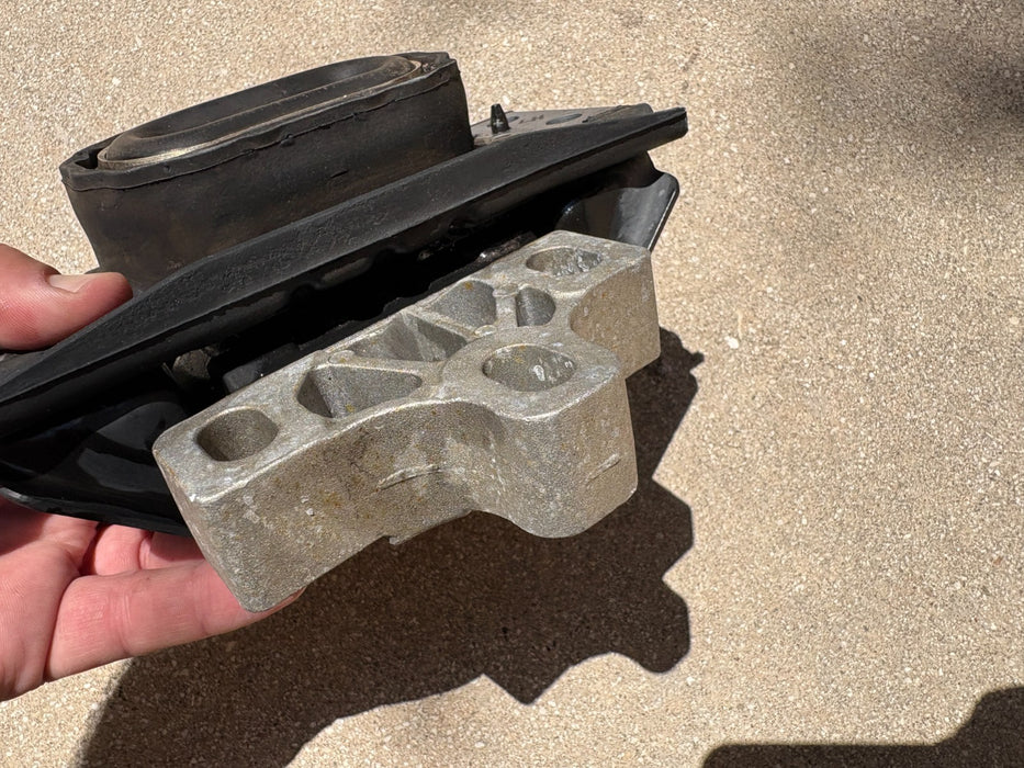2018-2023 Volkswagen Atlas 3.6L Transmission Left Side Mount Support Bracket