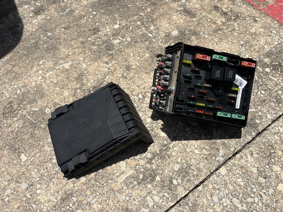 2015-2018 AUDI Q3 2.0L ENGINE FUSE RELAY DISTRIBUTION BOX MODULE UNIT OEM