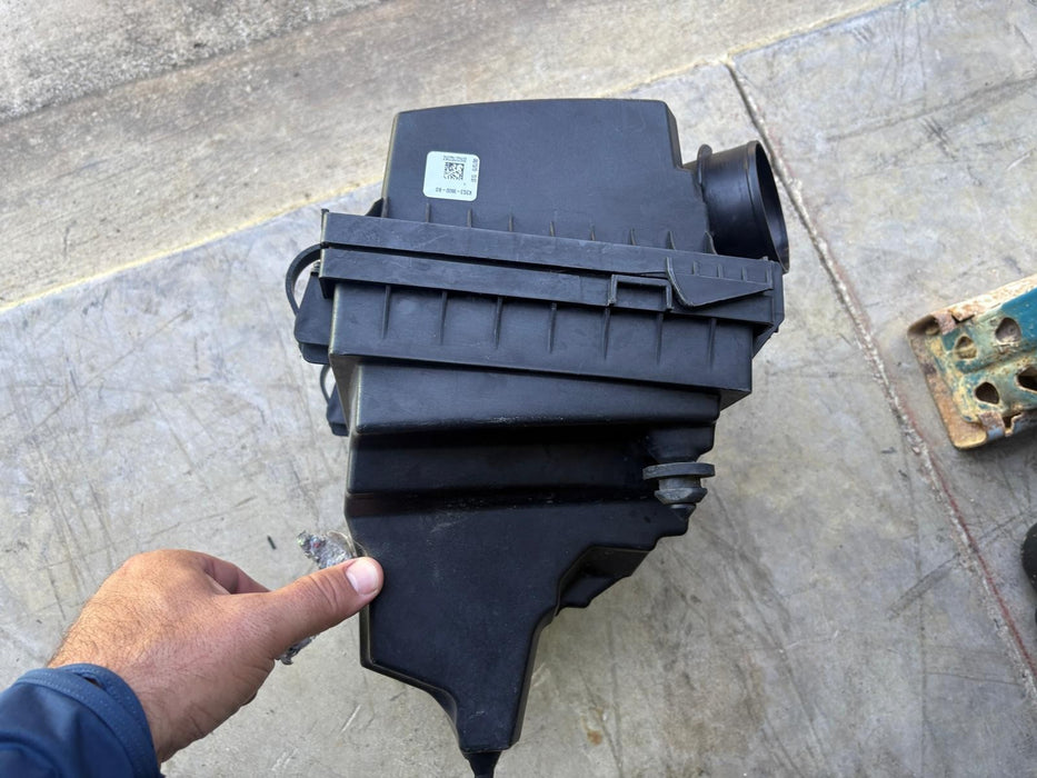 2019 - 2024 Ford Edge Air Cleaner Intake Box Assembly 2.0L OEM