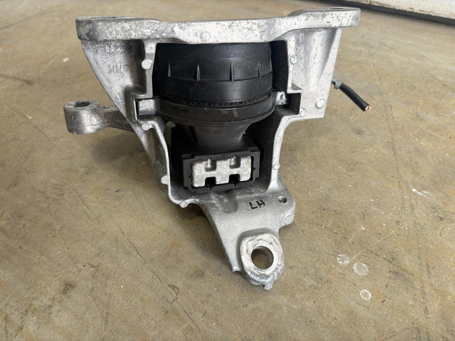 2017 - 2019 HONDA CR-V LEFT TRANSMISSION MOUNT SUPPORT BRACKET OEM