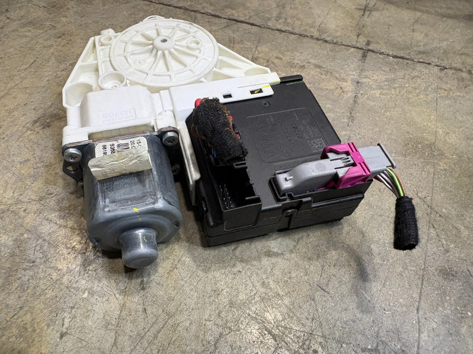 2012-2015 Volkswagen Passat Front Right Power Door Window Motor OEM